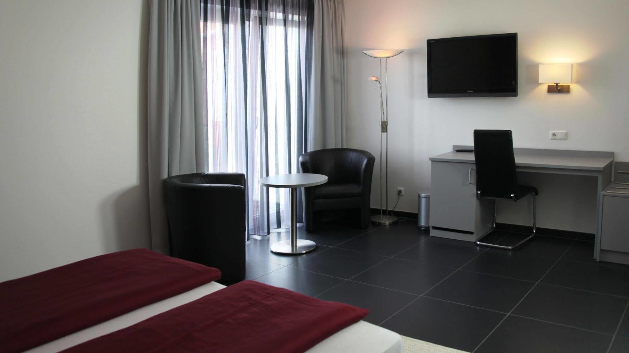 Hotel Zur Post Трир Экстерьер фото